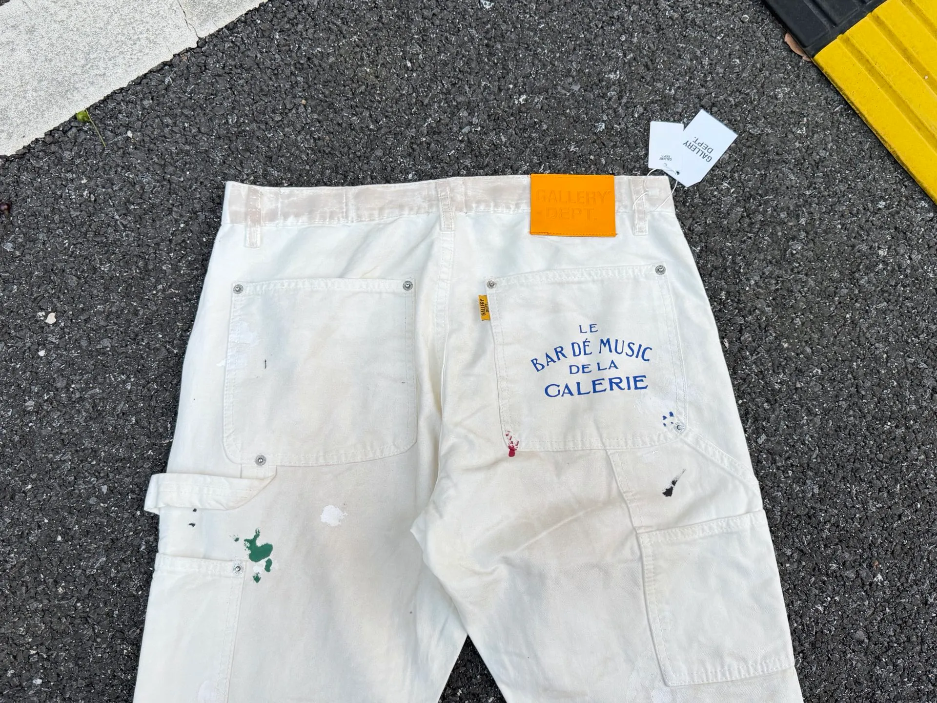 P270💰GA05 GALLERY DEPT. Dirty touch, splashed ink, hand-painted graffiti, washed, distressed, damaged, micro-flared casual overalls. Code number: 28 30 32 34 36